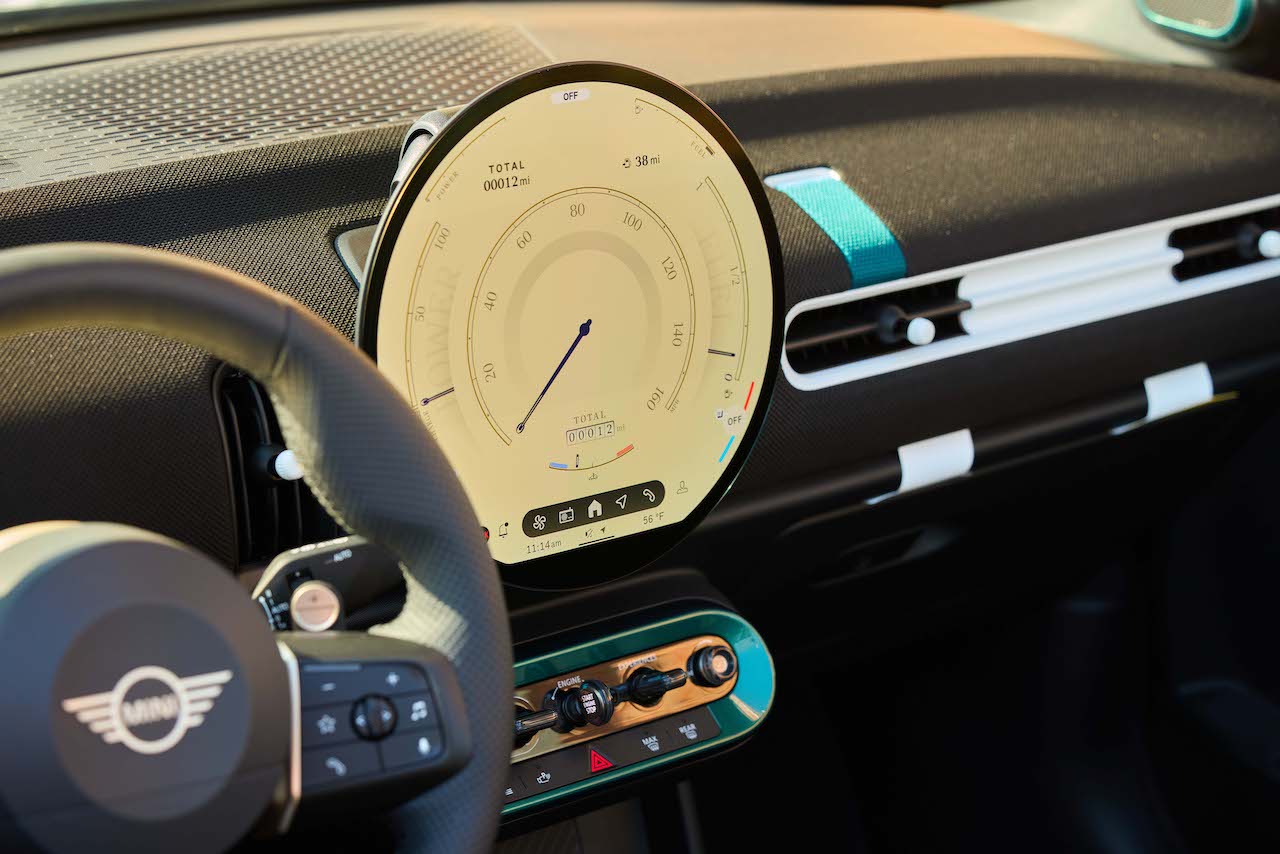 P90635335_highRes_mini-01-the-brands-f